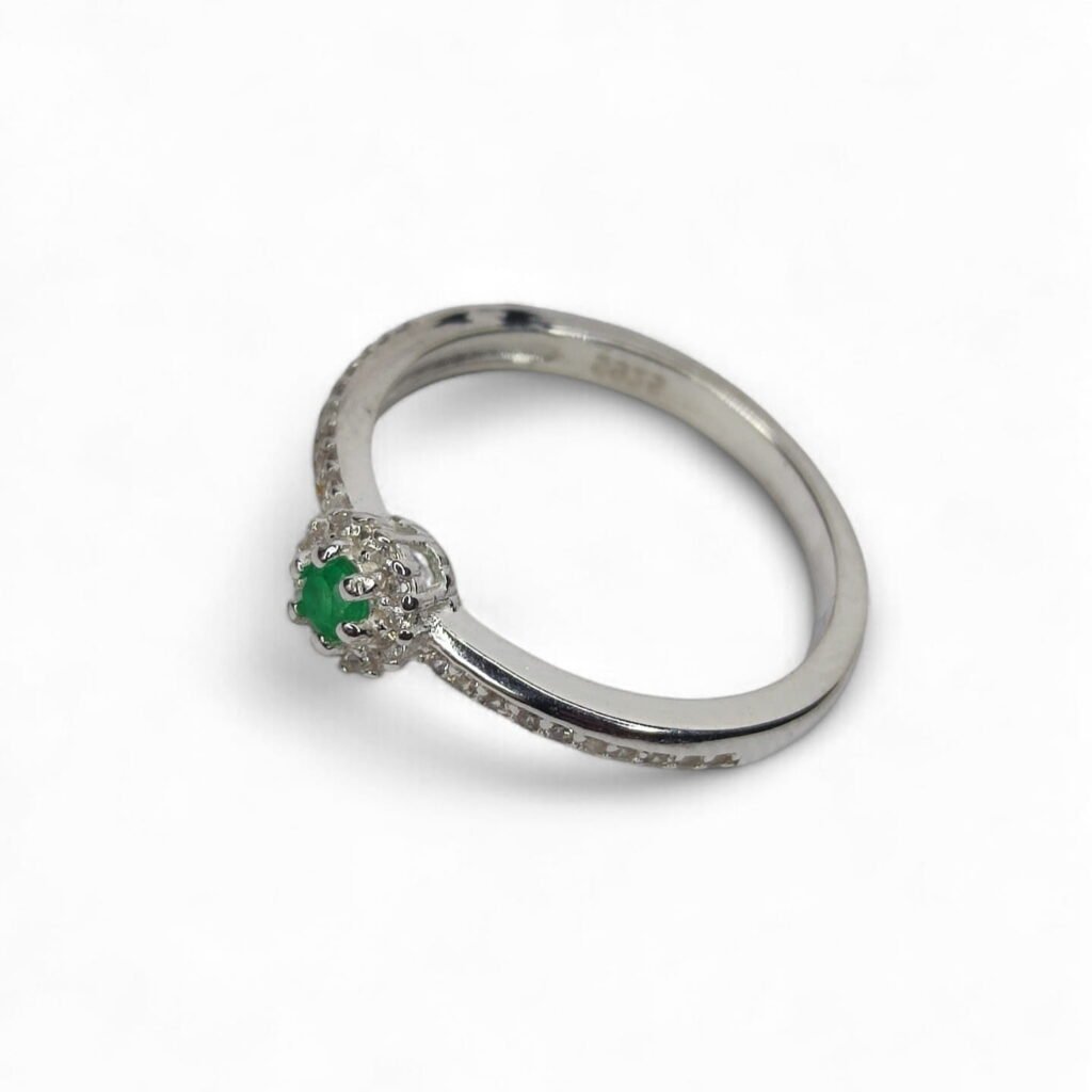 Anillo Disco Peq✨ en plata ley 925 con esmeralda Natural