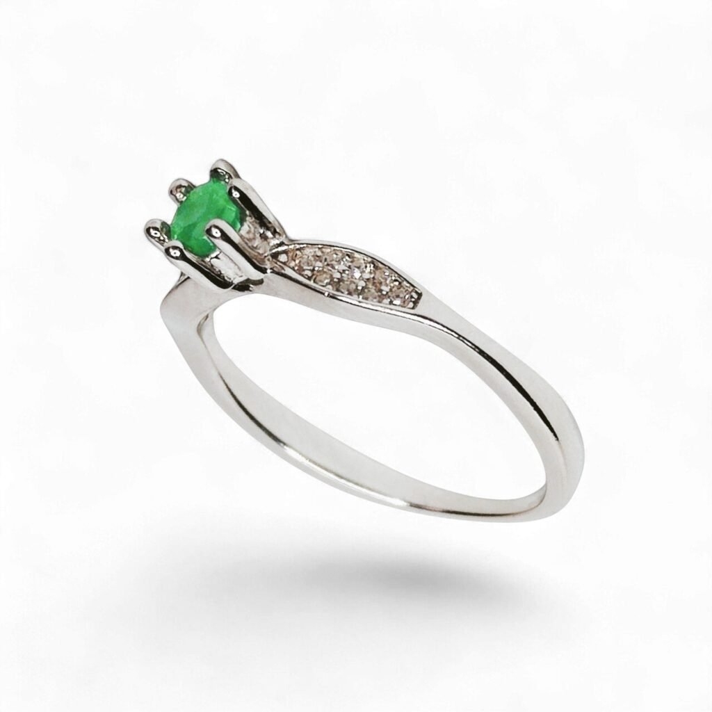 Anillo Cor Reina✨ en plata ley 925 con esmeralda Natural