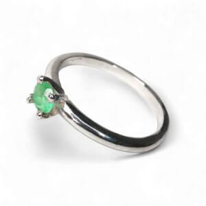 Anillo en plata ley 925 con esmeralda Natural