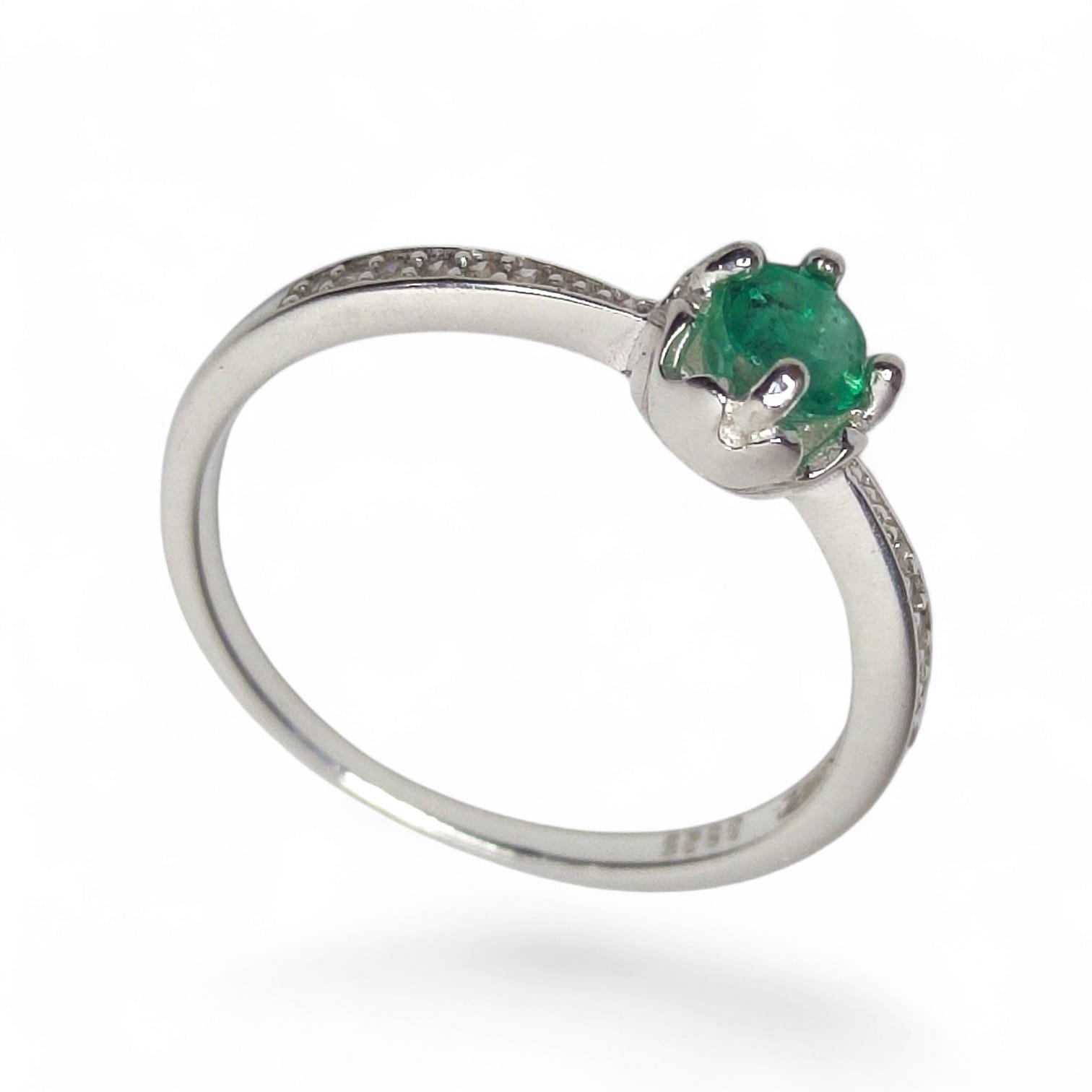 Anillo Rein✨ en plata ley 925 con esmeralda Natural